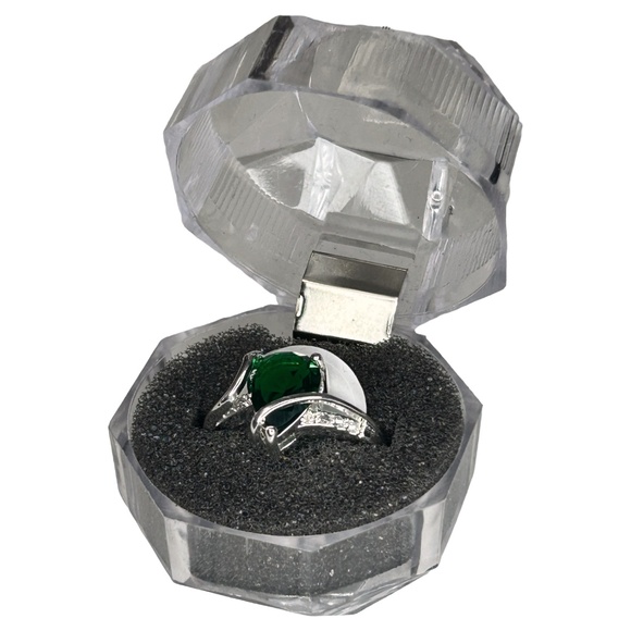 Synthetic Emerald Centre Stone Ring Rhinestone Detail 925 Silver Plate Size 8 - Picture 7 of 10